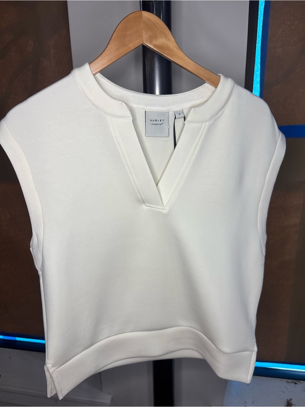 Varley Cream Sleeveless V-Notch Pullover